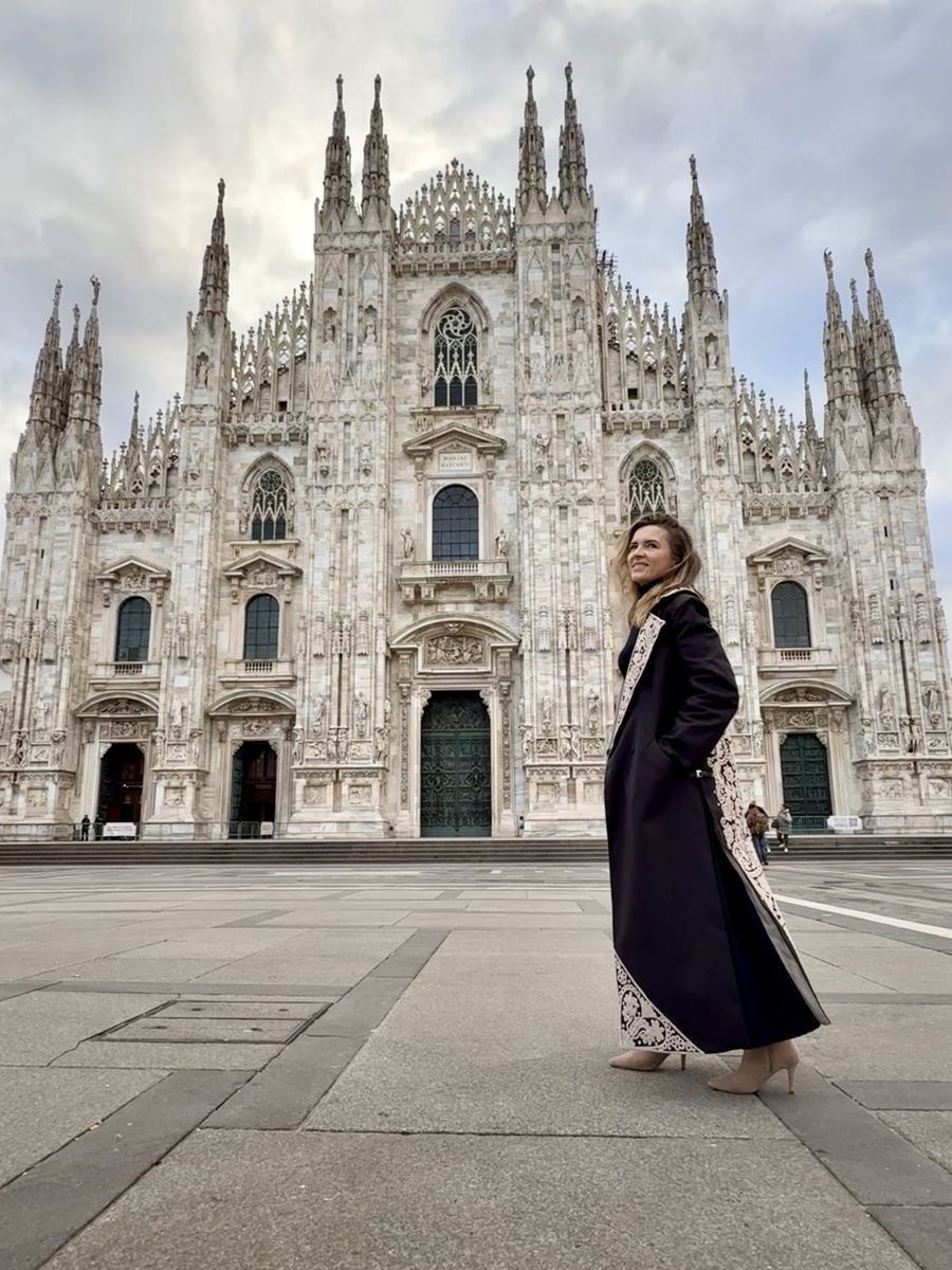 Milan 2025 look, sculptural tailoring detail